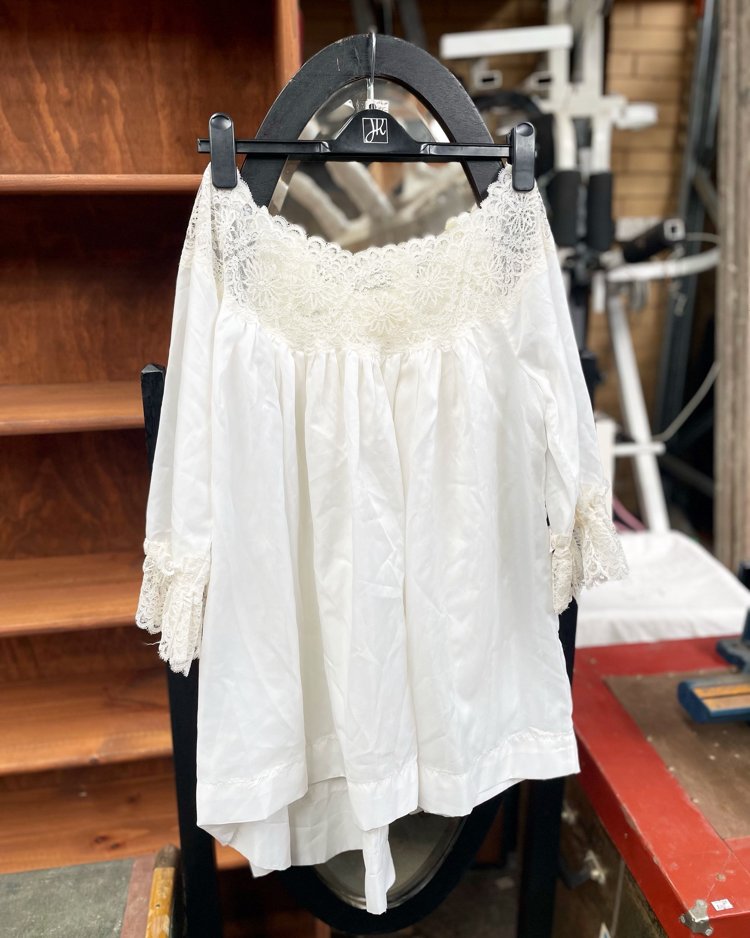 White Womenswear Shirt in Good Shape