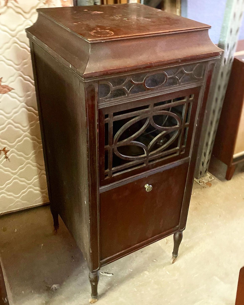 Thumbnail: Antique Original Edison Disc Phonograph/Gramophone from C.1918 (USA)