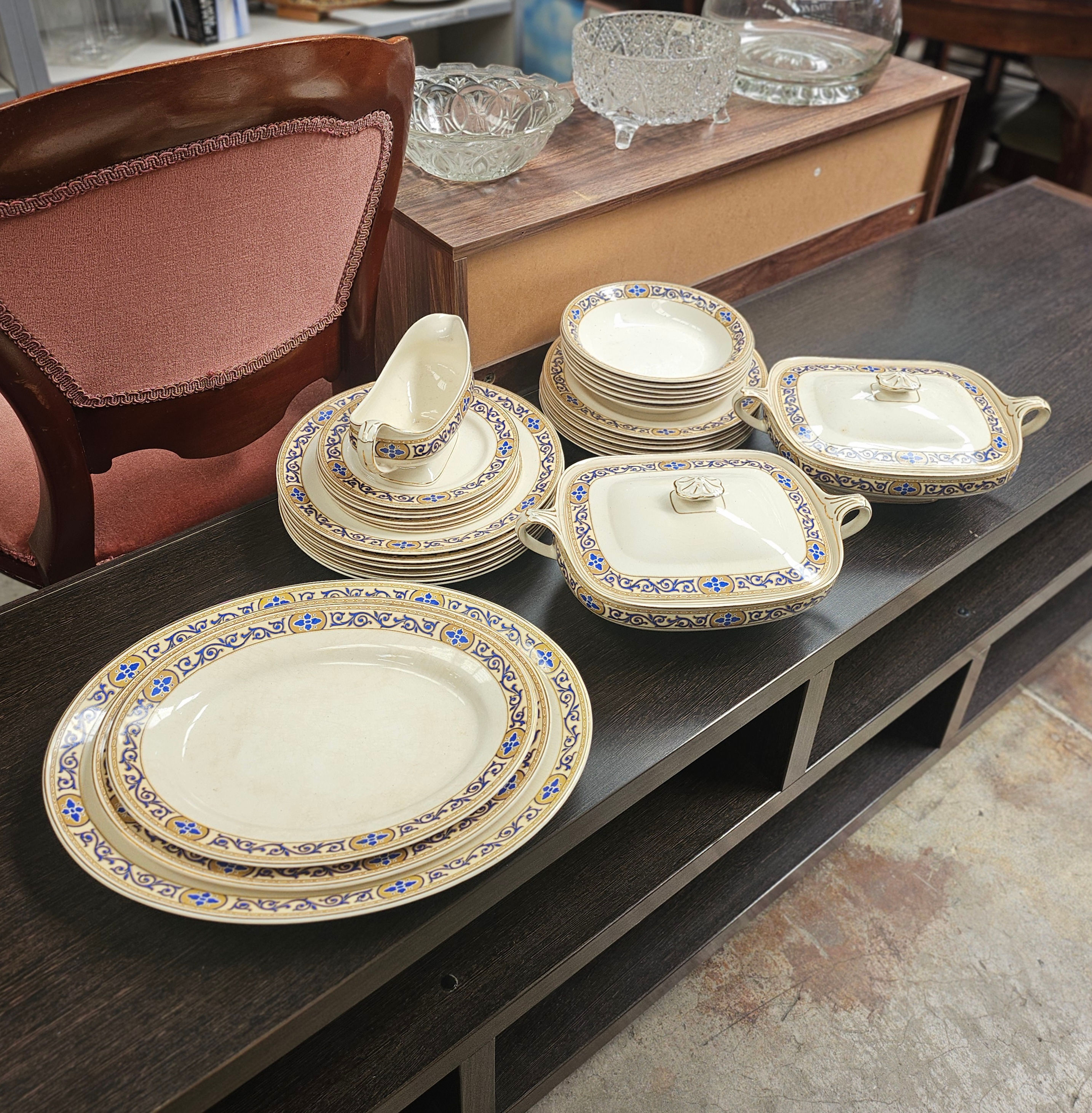 Dinner Set: J & G Meakin England Complete 30 Piece Set, 6 People, Sol Pattern