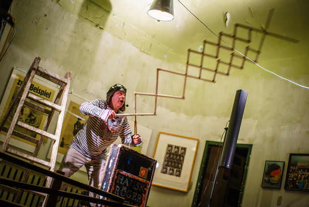 Hans Krüger im Lügenmuseum 