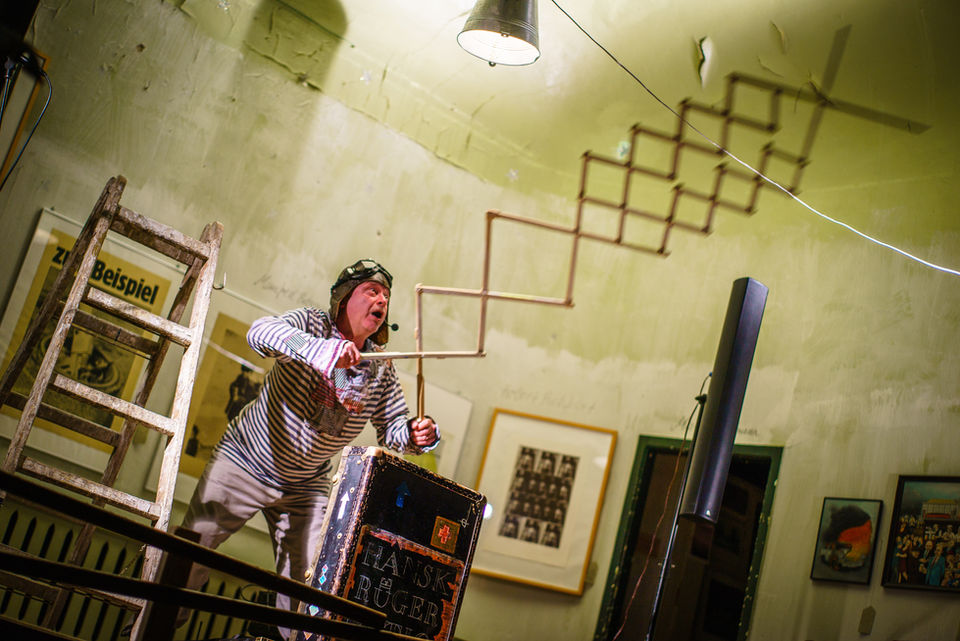 Hans Krüger im Lügenmuseum 