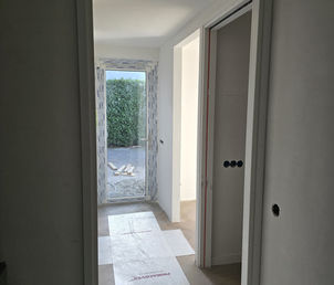 Hal en doorgang in afwerking