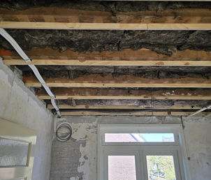 Oude plafondconstructie blootgelegd