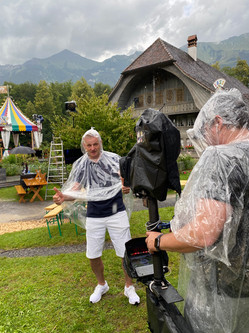 Salzgeber im Regen bei Proben zum Donnschtig-Jass