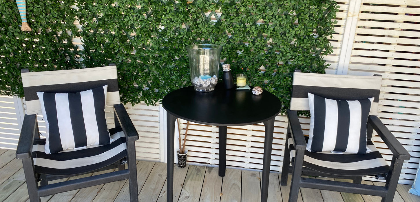 Private outdoor seating in the bbq area at Aroha Tiny House B&B - Peka Peka, Waikanae