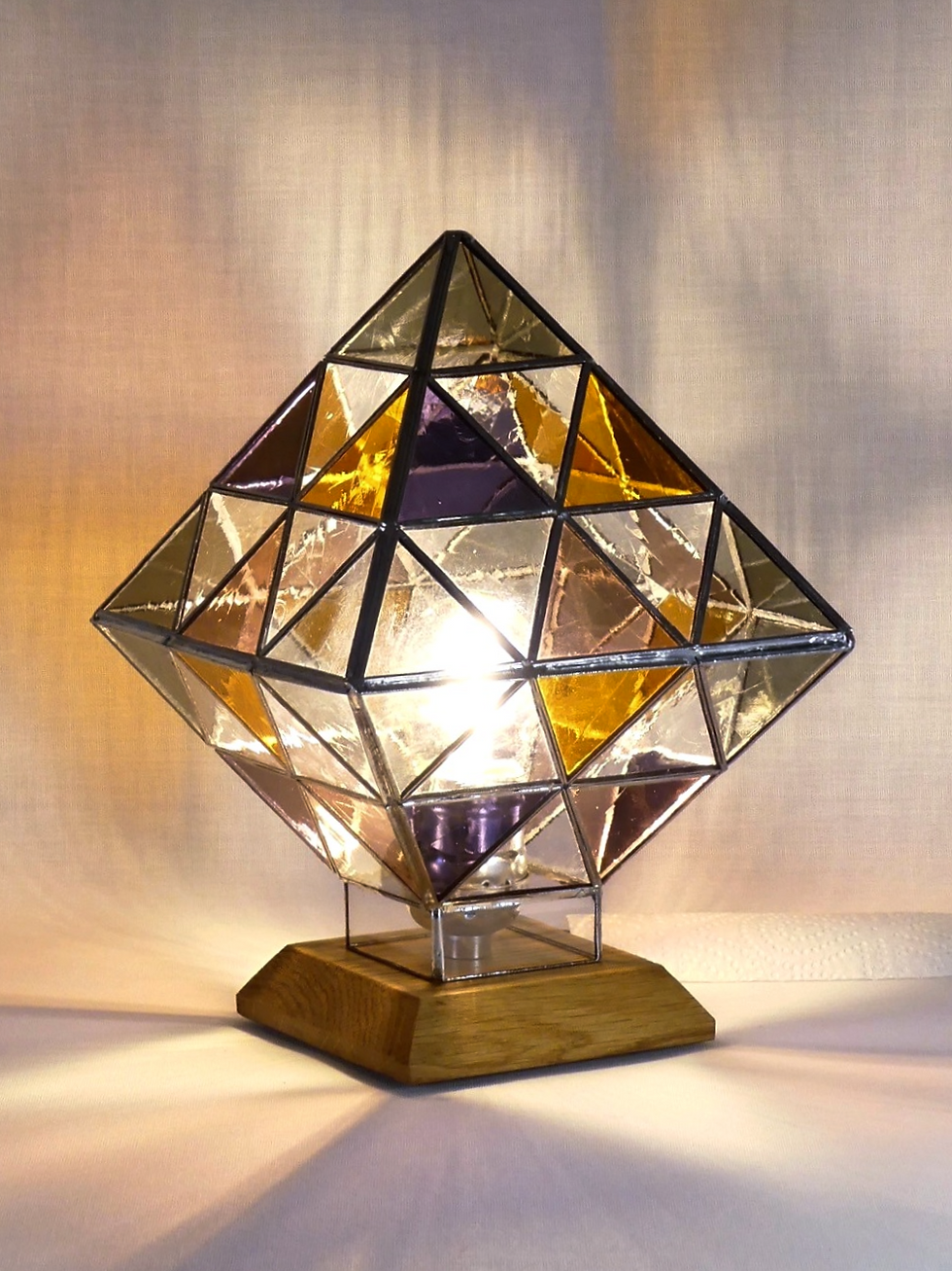 Lampe Pyramide Violet-Rose-Orange-Transparent