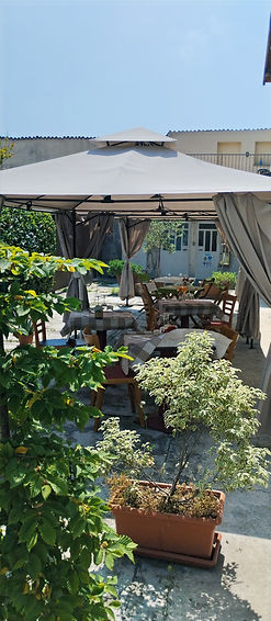 Il cortile dell'orto pranzo e cena all'esterno_edited.jpg