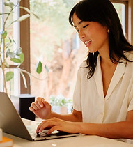 Employee logging into Settle Well workshops