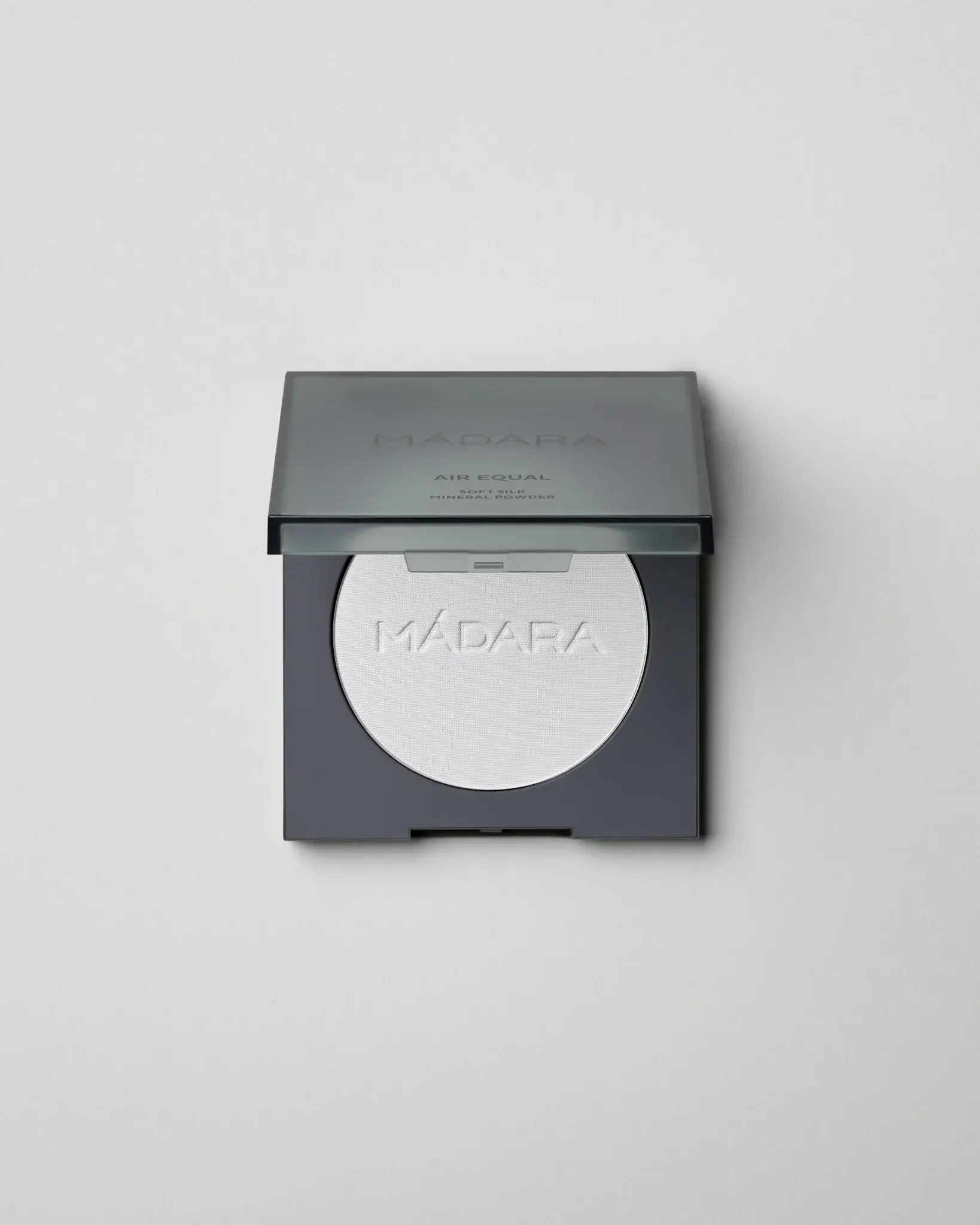 MÁDARA AIR EQUAL Soft Silk Mineralpuder – Translucent