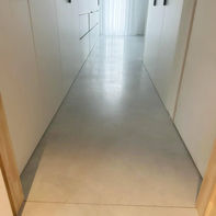 Interieur betonvloer in gepolierde beton/polybeton