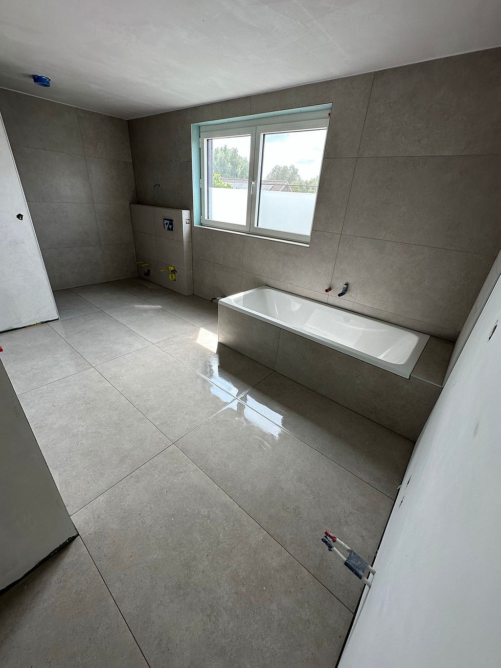 Badkamer vloer en tegelwerken