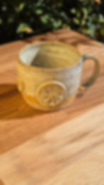 Lemon Tazza en grès moucheté avec citrons en relief à l’extérieur