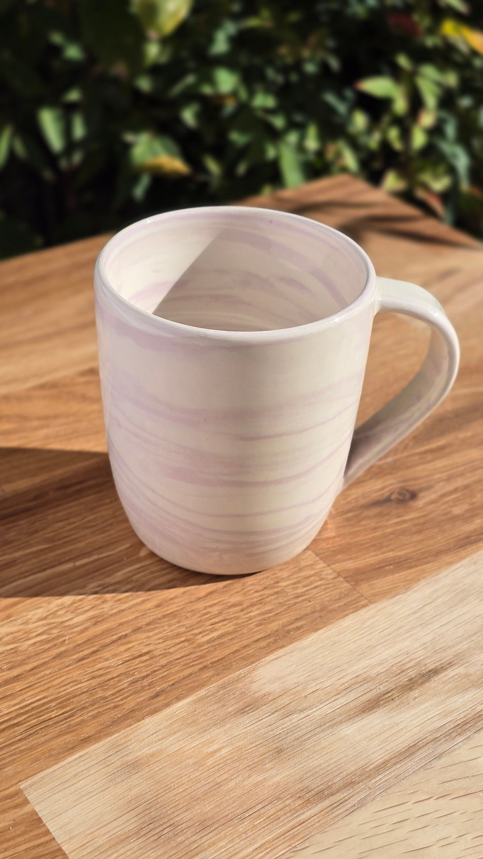 Mug en faïence Terres mêlées blanc et violet tourné à la main