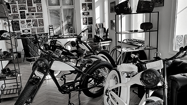 Die Vintage E-Bikes schlechthin, der Bad Bobber, der Greaser Michael Blast und der Old Classic. Mit einem leistungsstarken Bafang 500 Wattmotor und einen langlebigen 48V 17.5 Ah Akku von Samsung. Mehr Retro geht nicht. Dein Custom E-Bike. Ride with Style. Easyrides Elektrofahrrad