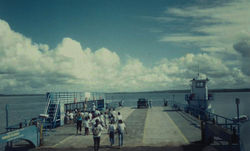 Alunos no antigo atracadouro