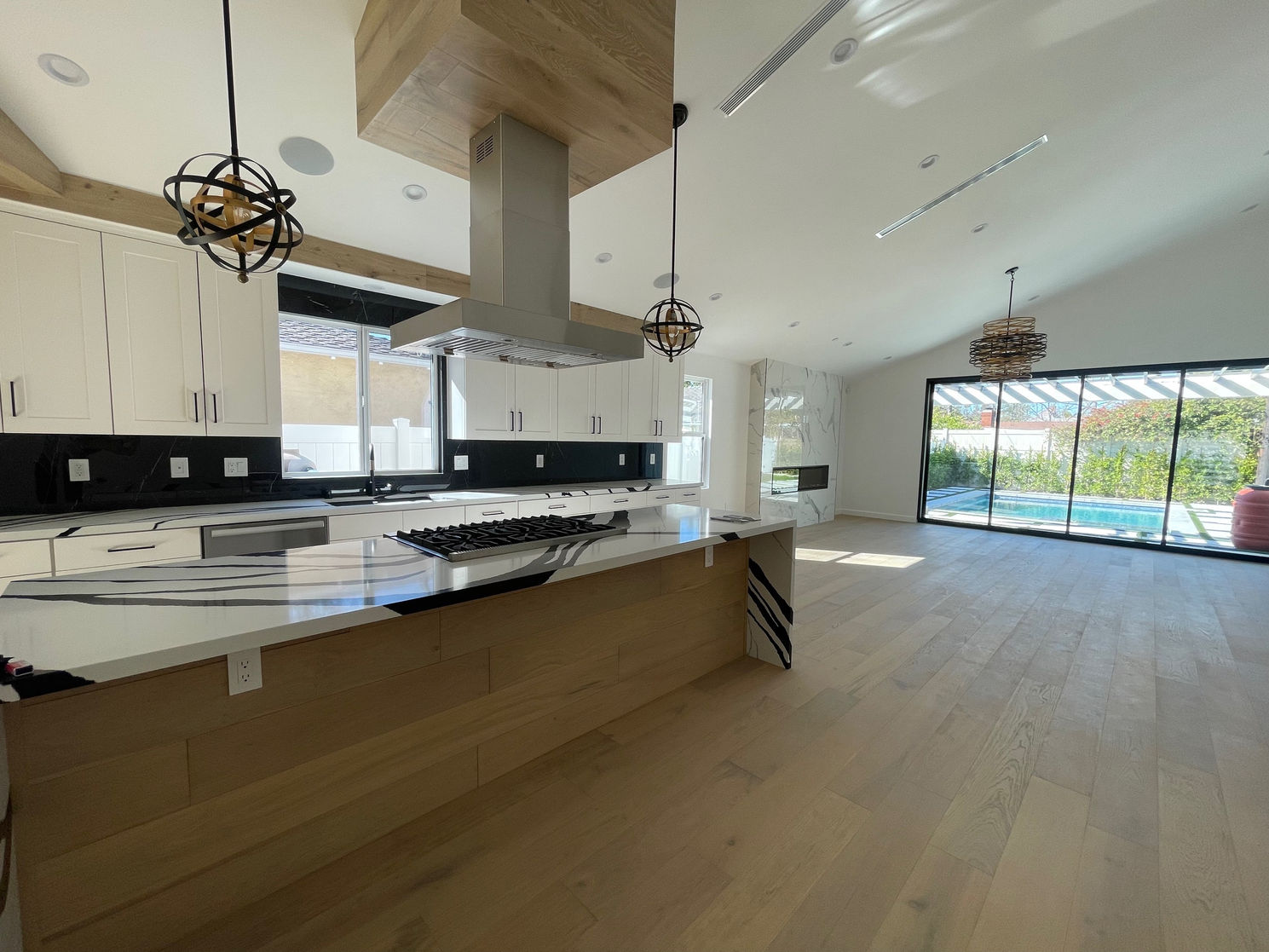 New kitchen in Woodland Hills