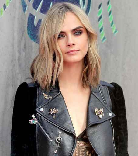 Broche em alta! Saiba como usar o acessório nos looks de inverno 