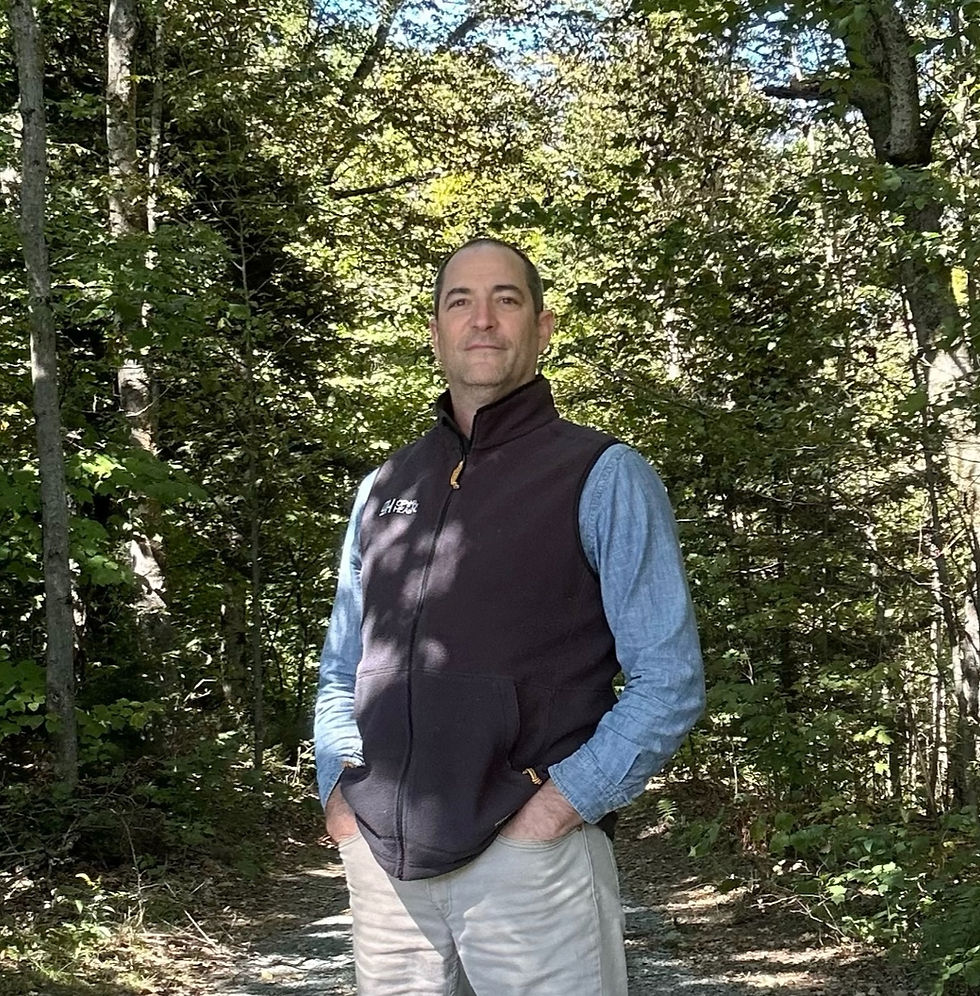 Simeon describes his approach as compassionate, collaborative and grounded. His work draws on mindfulness, existential psychotherapy, trauma-informed CBT and Internal Family Systems. He values helping people develop self-insight and recognize their capacity to grow, heal and change.