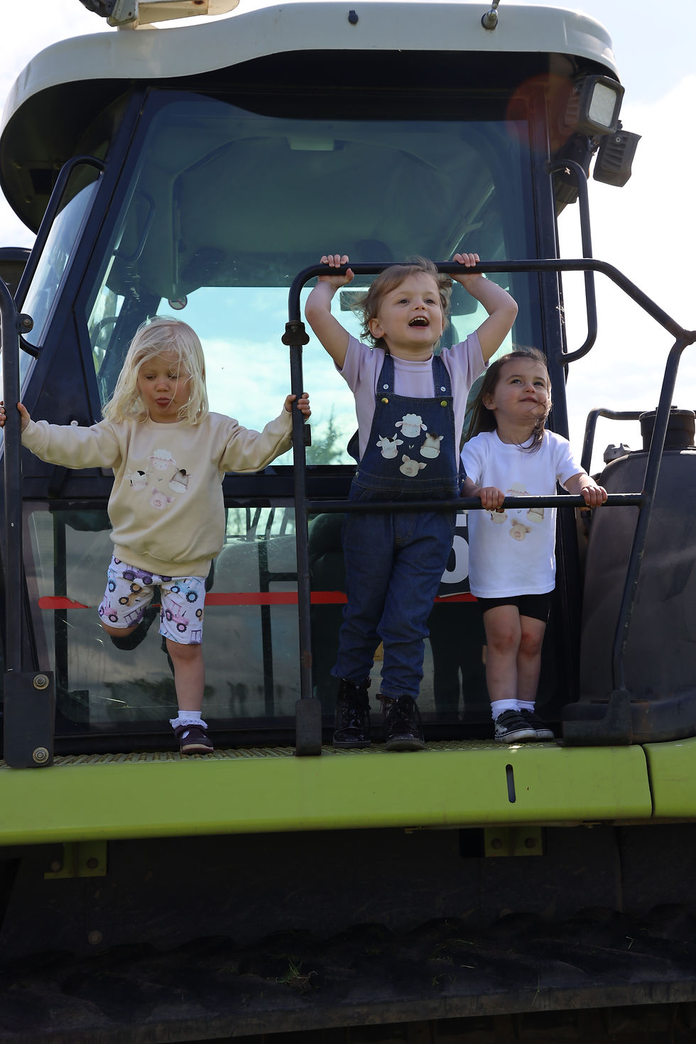 Thumbnail: Tee - Farm friends (White) 