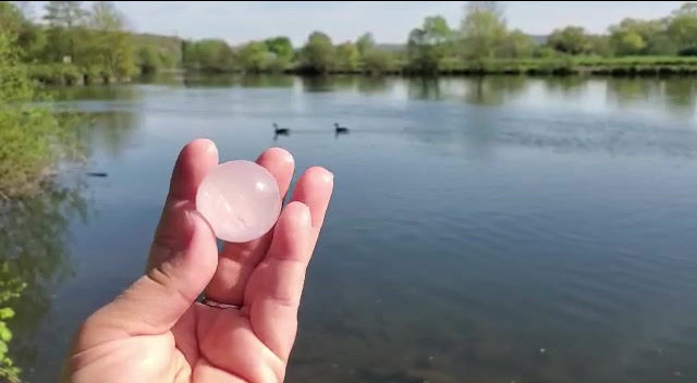 Miniaturbild: Rosenquarz-Kugel 3cm