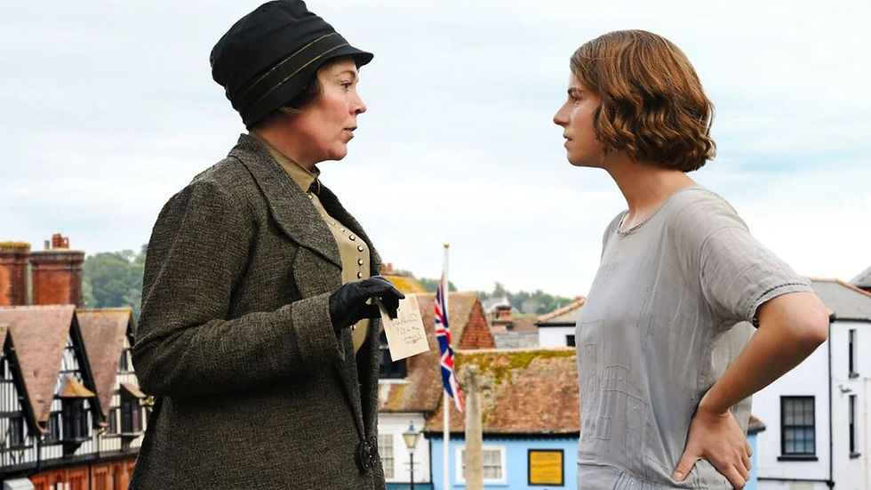 Olivia Colman et Jessie Buckley dans Scandaleusement vôtre (Little Wicked Letters) de Thea Sharrock.