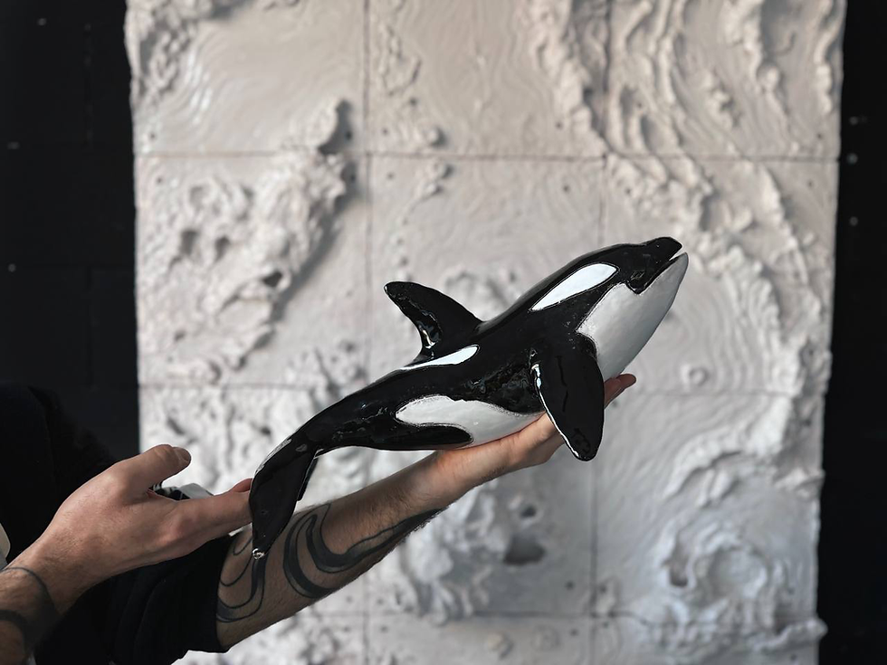 Навчитись працьвати з глиною і створити керамічну скульптуру косарки на майстер-класі кераміки в Києві