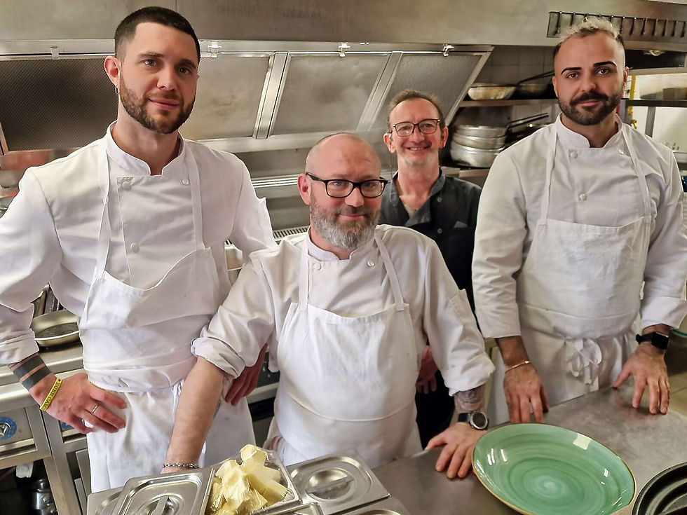 Le chef Indrit Xaferi (à droite) et son équipe