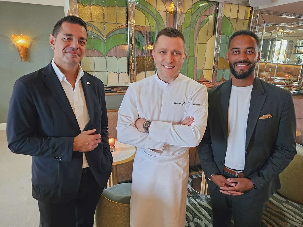 Julien Renetaud, Sébastien Roux et Marvin Tape, le directeur de Zouzou Riviera Restaurant & Terrasse et du Zouzou Bar