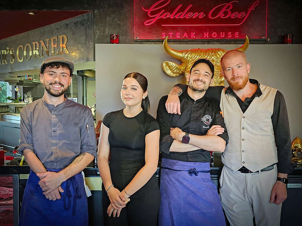 Le boucher Tim Buzet, l'apprentie Maya Alfonsi, le chef Arnaud Rives et le directeur Éric Léger