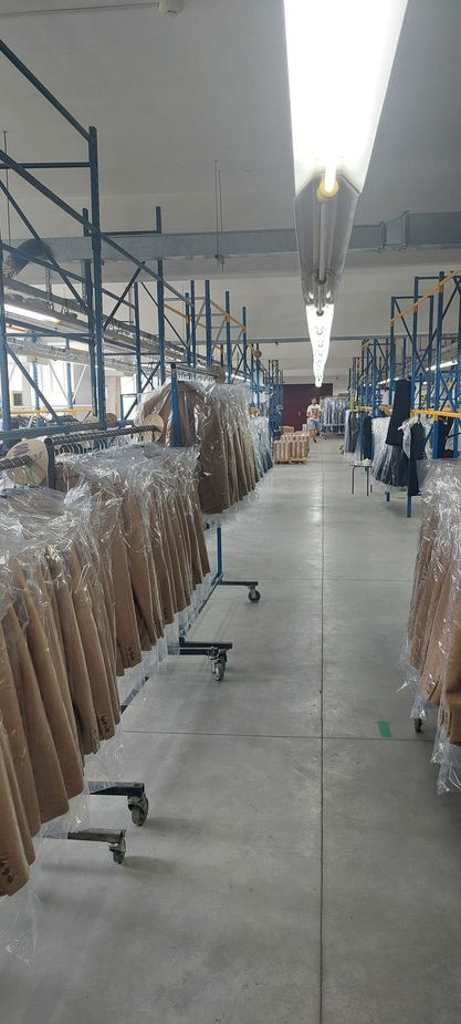 Миниатюра: Производител на луксозни марки дамски дрехи