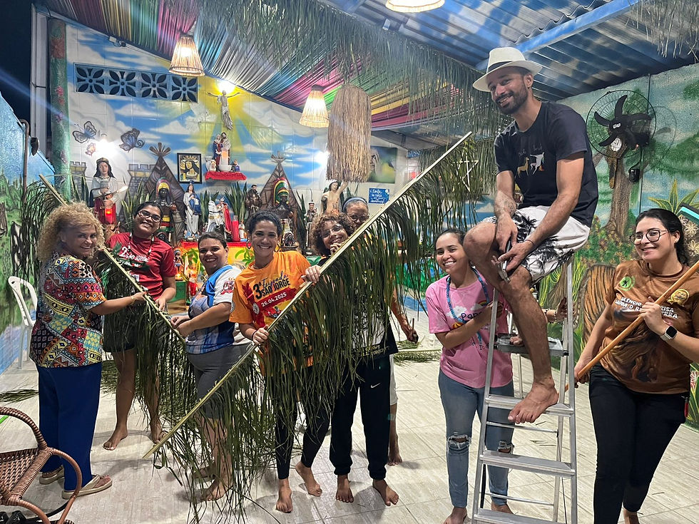 A preparação de um terreiro para receber o povo se faz com dedicação, para isso são muitas mãos, mas sempre sob o olhar que quem coordena tudo.