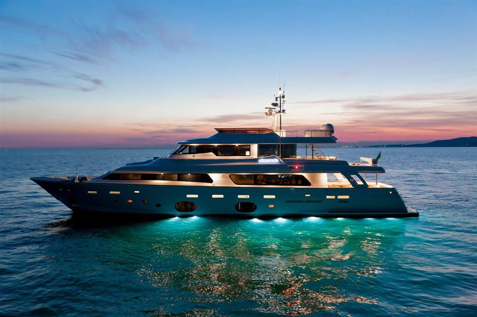 CUSTOM LINE 33 NAVETTA