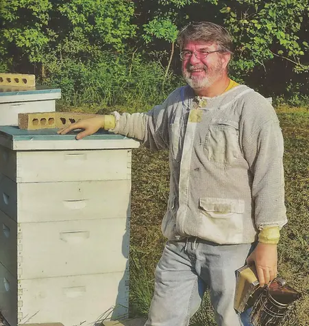 david glover of the bartlett bee whisperer