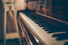 longitudnal shot of a piano in a home