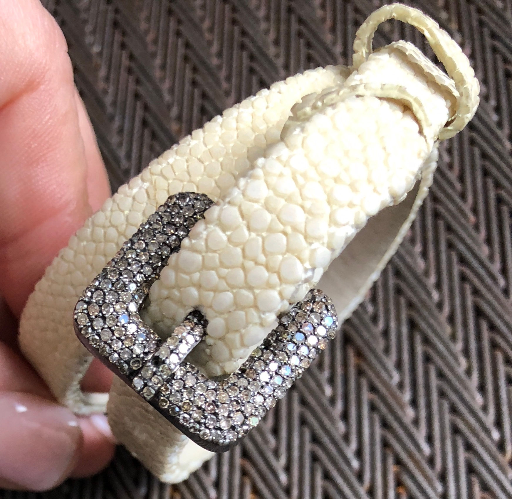 EEL SKIN, DIAMONDS