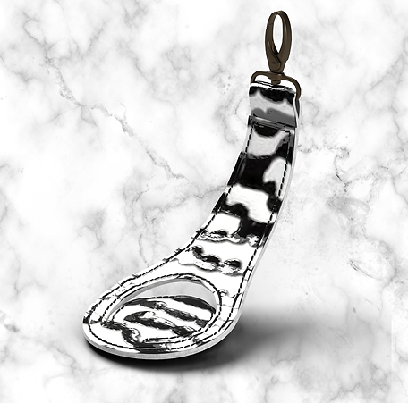 newKeyholderBlWh_Colorway A_Custom_View_1 copy.png