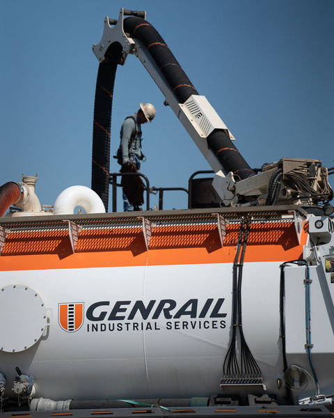 GenRail_Truck-and-men.jpg