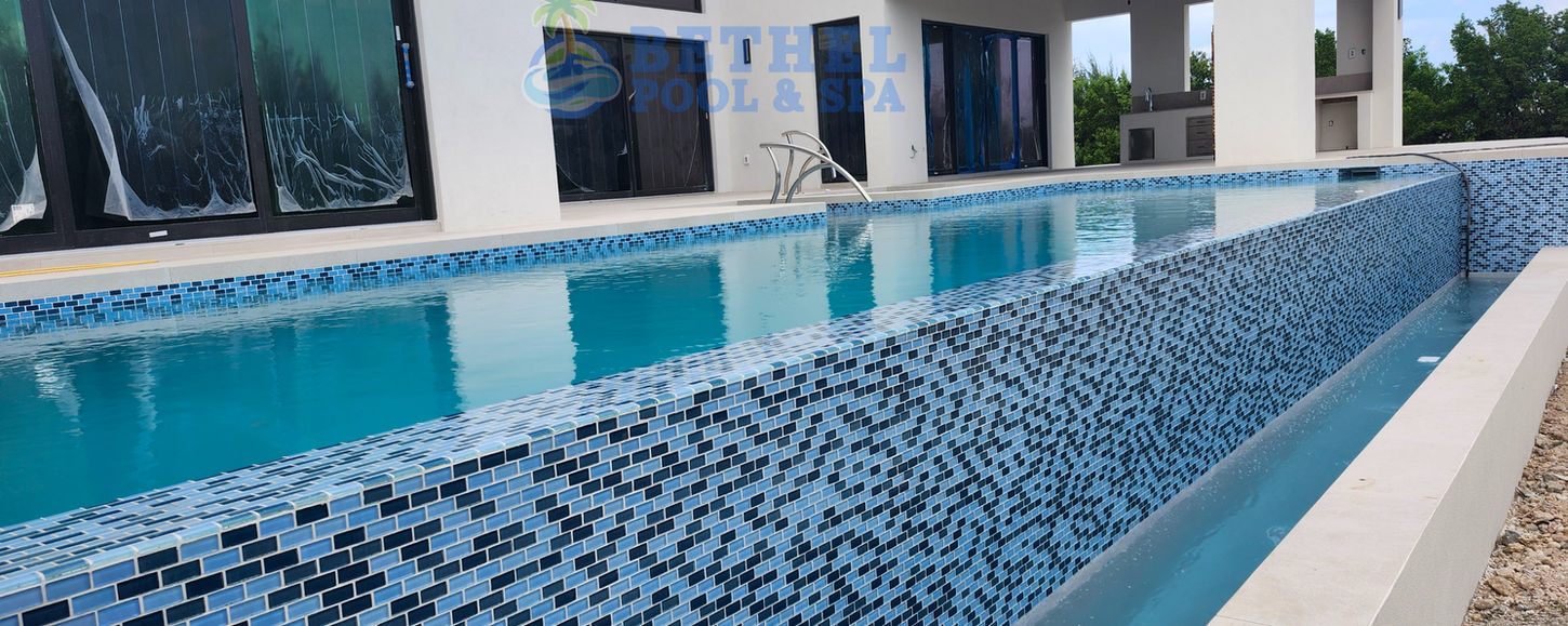 front facing view of infinity pool