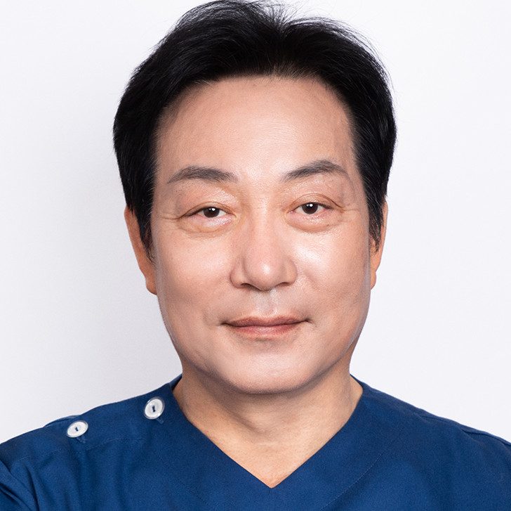 Dr.Hwang.jpg