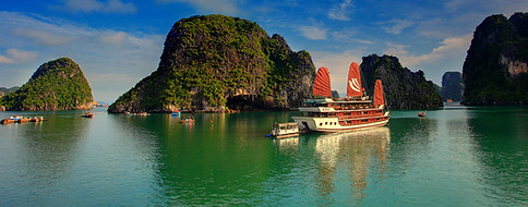 Halong_bay_Vietnam.jpg