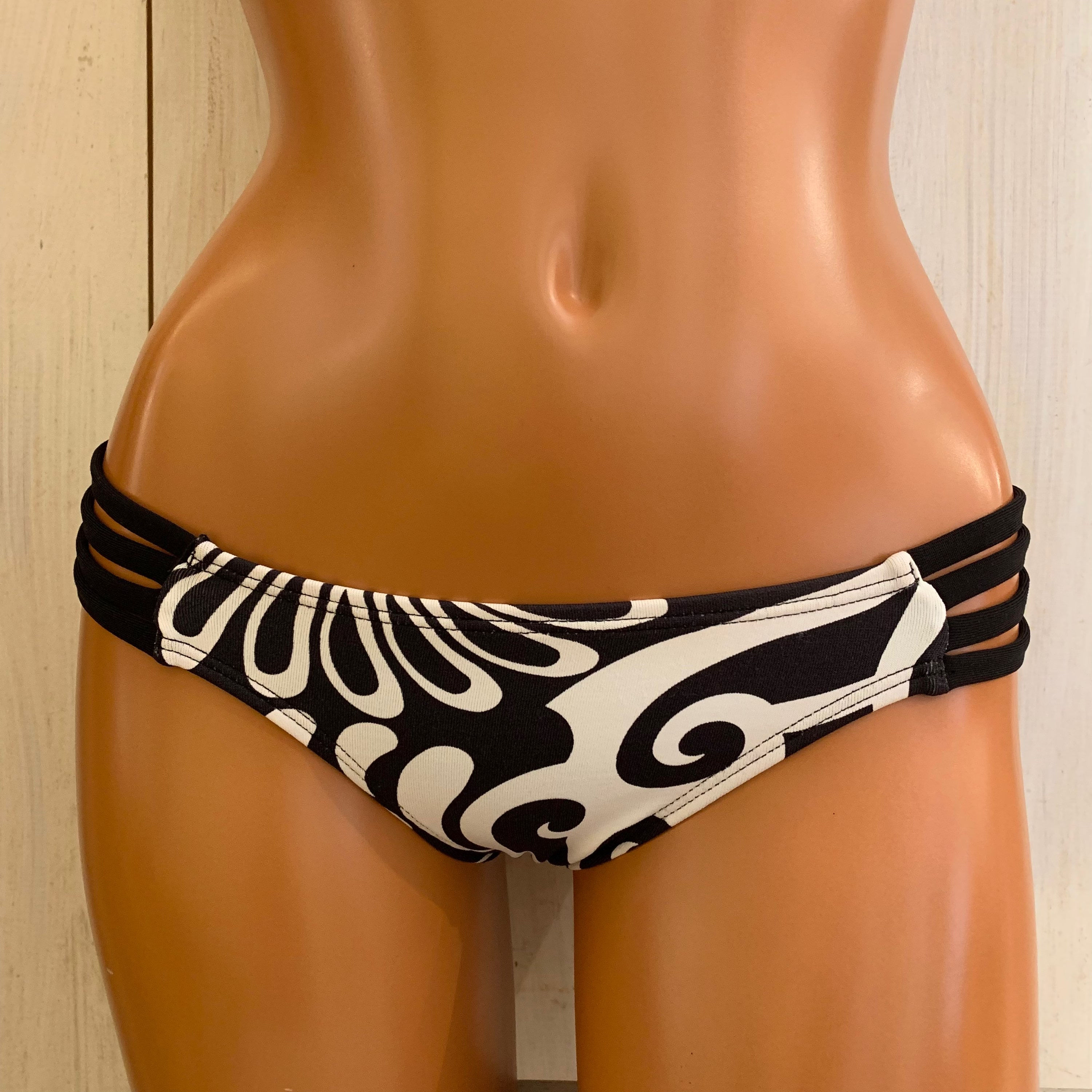 Moorea Z w/ Black _B-283_Skimpy Rio w/ String Sides