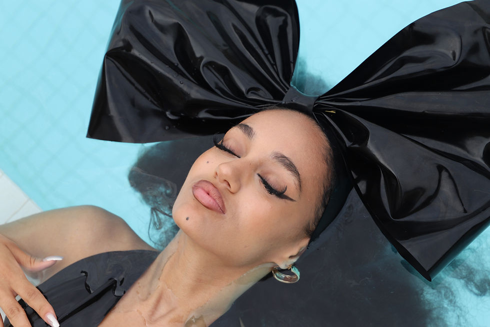 Thumbnail: Latex head bow 