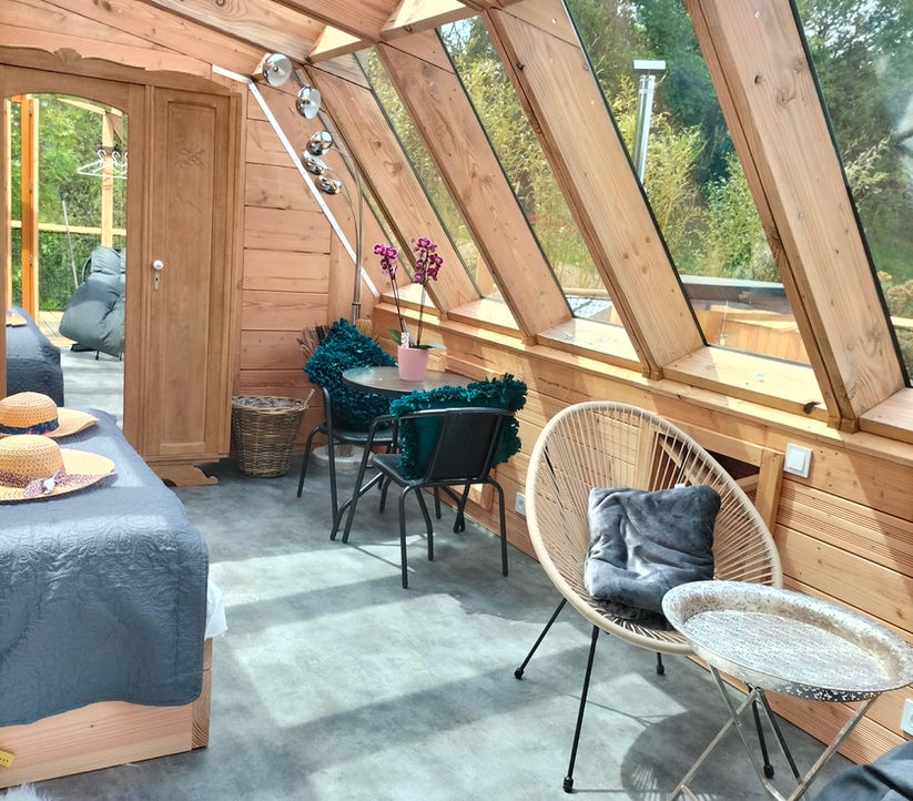 Hébergement insolite, nuit en bulle ou en cabane, cabane dans les arbres, La Roche Maurice, Finistère, Bretagne, France, romantique, couple, amoureux, jacuzzi, spa, bain nordique, cocooning, détente, bien-être, massage, relaxation, soins, nature, champagne, fruits de mer, charcuterie fromage, petit déjeuner, fait maison, pas cher, petit prix, soirée, weekend, vacances