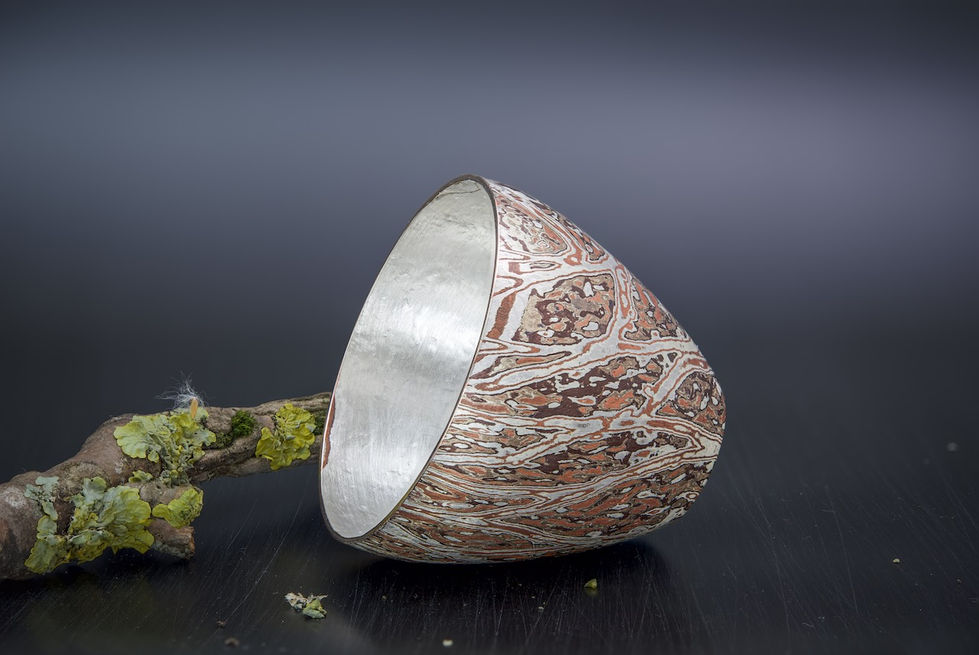 Mokumegane, Silber, Sterling, Kupfer, Shibuichi, Kuroshibuichi, handgeschmiedet, Becher, Faustbecher, Objekt, Silberschmiedearbeit, Kunsthandwerk, Schmiedekunst