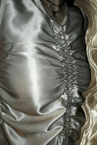 Upcycle saténový top od značky Baj Sofi k prodeji.