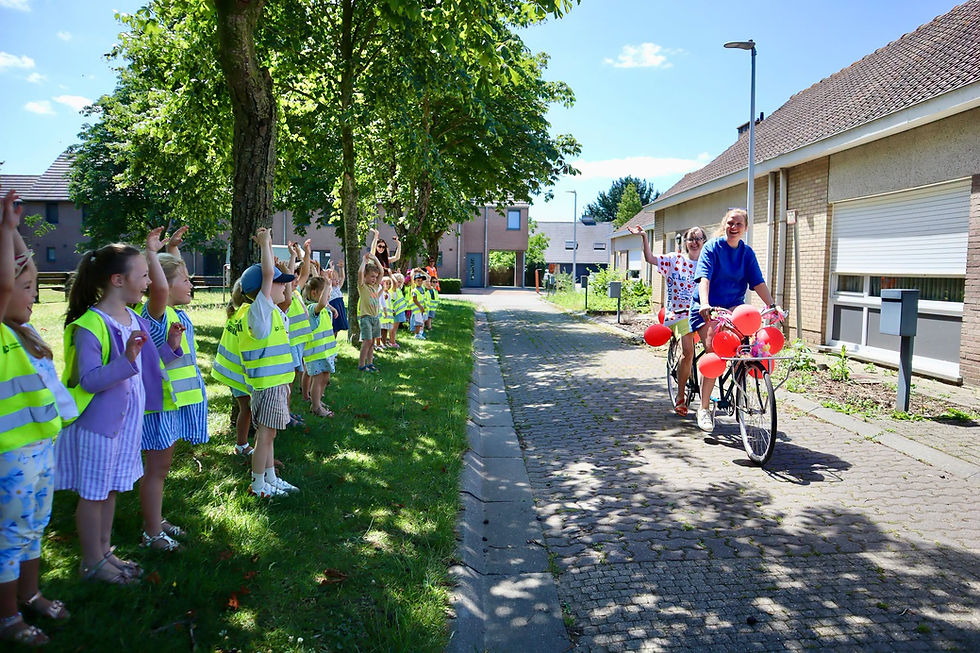 Juf Ann fietst haar pensioen tegemoet