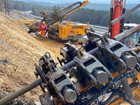 Jähnig GmbH Baustelle in Thurnau Durchführung einer Böschungssicherung mit Stahlgitternetz und Erosionsschutz sowie Fels- und Stahlnägeln