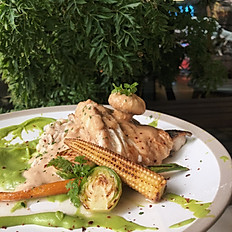 香煎鱸魚佐青豆泥 Sea Bass w/ pea & butter sauce