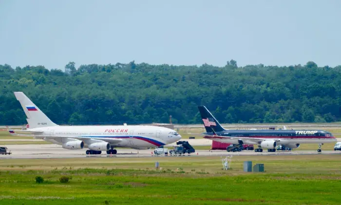 Trump Aircraft next to Russian Government Plane
