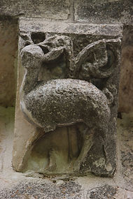 Ciervo. Iglesia de Santa Catalina de Alejandría. Azcona. Navarra.